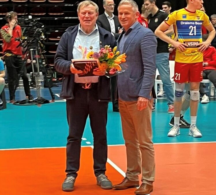 Abe Meininger krijgt hoogste onderscheiding Nevobo