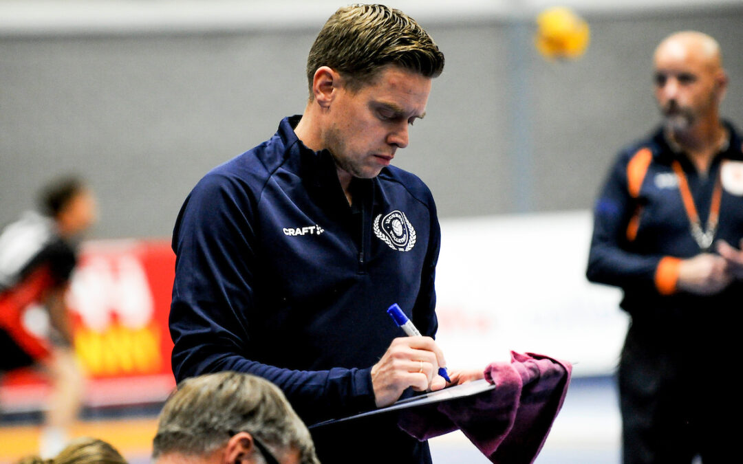 Coach Arjan Taaij mist Europese trip vanwege verlengde quarantaineperiode