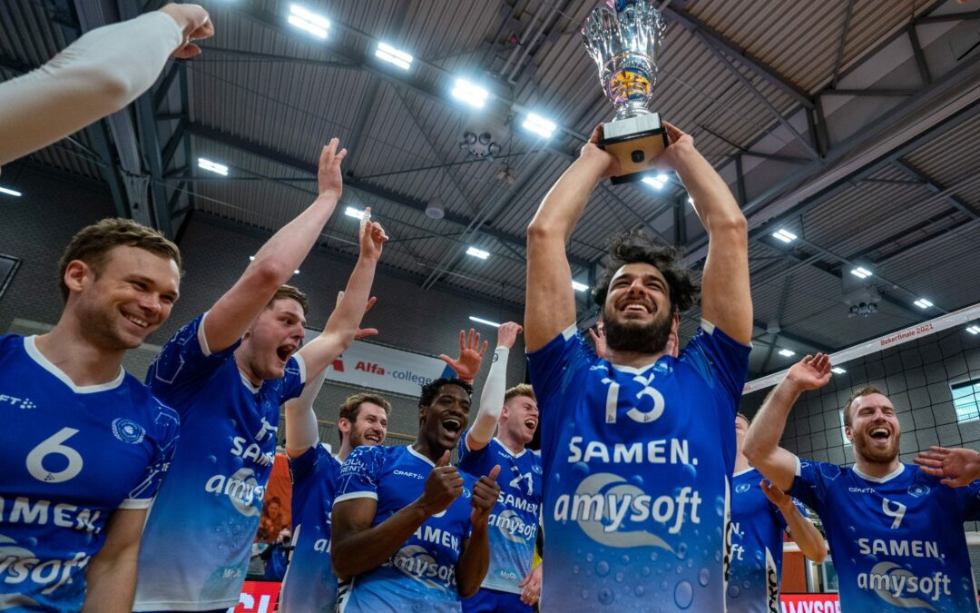 Hossein Ghanbari bezig aan zijn laatste volleybalkunstje