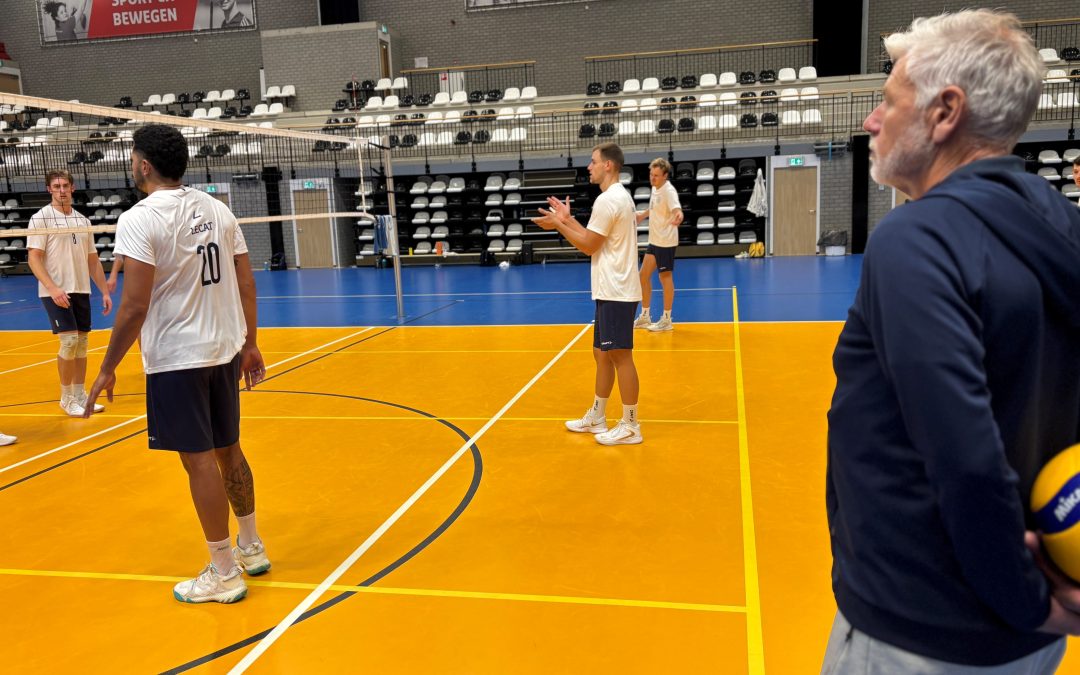 Staf voor komend seizoen met oude bekenden compleet: ‘Volleybal zit in je blauwe hart’